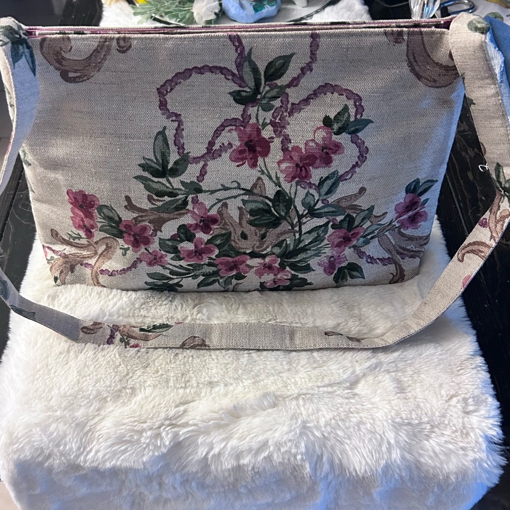 Vintage 1960’s Bold Floral Tapestry Margaret Smith Purse EUC PURSE-SALE was $65
